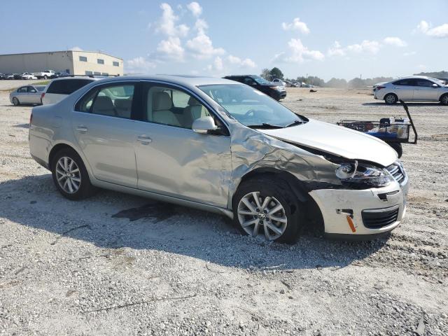 3VWRX7AJ6AM035186 - 2010 VOLKSWAGEN JETTA SE فضي صورة 4