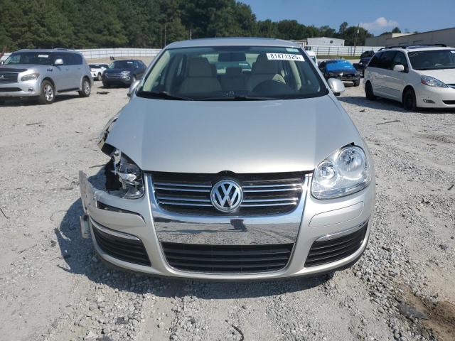 3VWRX7AJ6AM035186 - 2010 VOLKSWAGEN JETTA SE فضي صورة 5