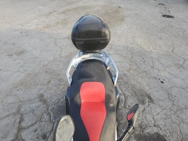 WB40C1905KS876053 - 2019 BMW C 400 X ორფეროვანი ფოტო 5