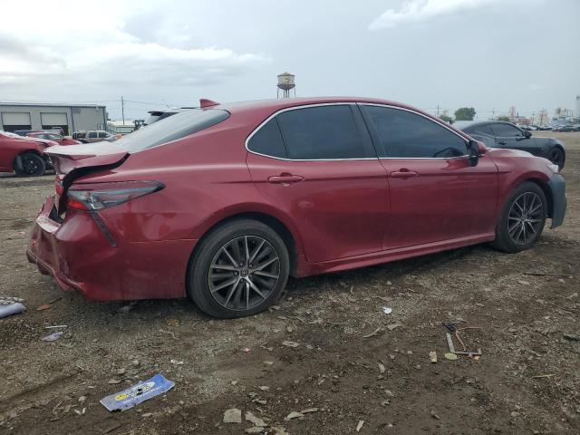4T1G11AK7NU008769 - 2022 TOYOTA CAMRY SE RED photo 3