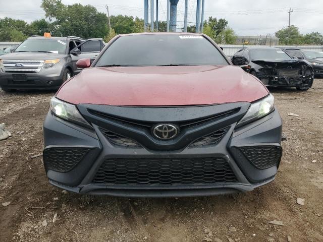 4T1G11AK7NU008769 - 2022 TOYOTA CAMRY SE RED photo 5