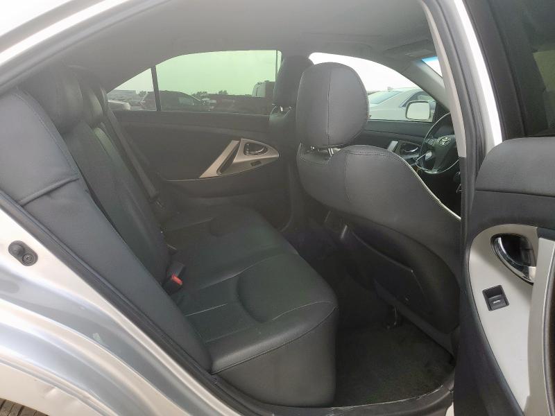 4T1BF3EK5BU724292 - 2011 TOYOTA CAMRY BASE SILVER photo 10