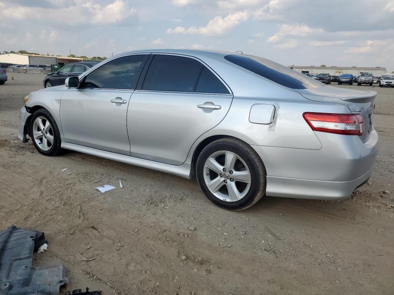 4T1BF3EK5BU724292 - 2011 TOYOTA CAMRY BASE SILVER photo 2