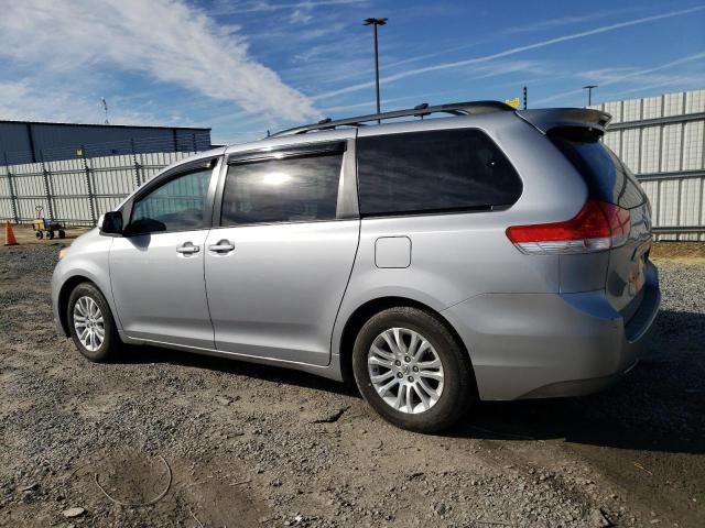 5TDYK3DC6CS213670 - 2012 TOYOTA SIENNA XLE SILVER photo 2