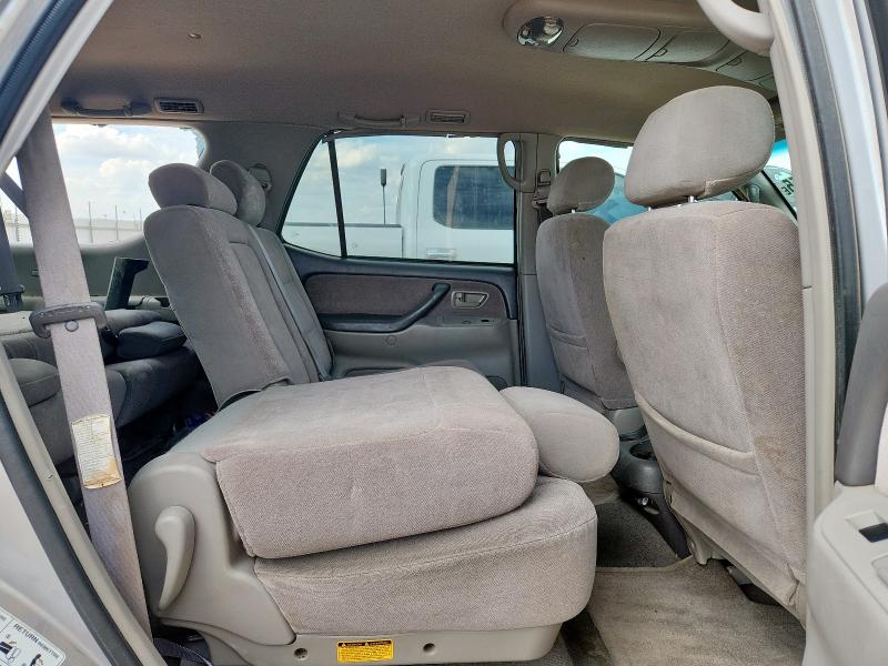 5TDZT34AX2S098893 - 2002 TOYOTA SEQUOIA SR5 银色 照片 11