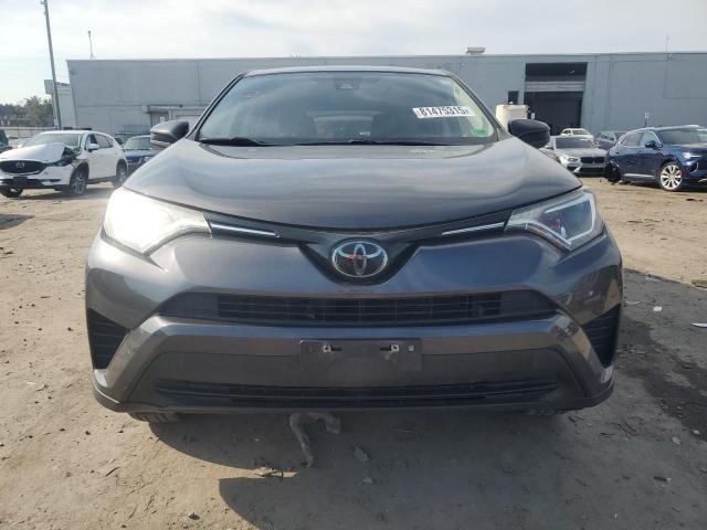 JTMBFREV2JJ218470 - 2018 TOYOTA RAV4 LE GRAY photo 5