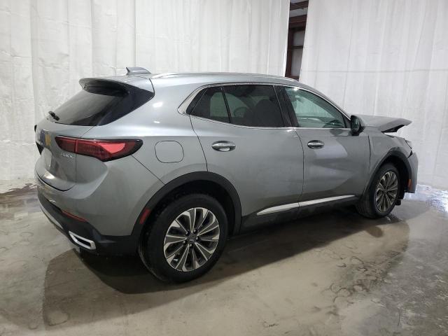 LRBFZME45RD068169 - 2024 BUICK ENVISION PREFERRED ვერცხლისფერი ფოტო 3