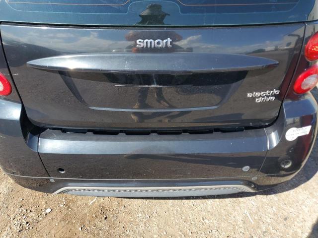 WMEEJ9AA6GK843098 - 2016 SMART FORTWO BLACK photo 11
