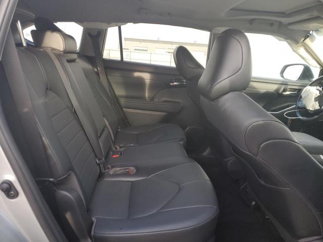 5TDGZRAH7MS053066 - 2021 TOYOTA HIGHLANDER XLE SILVER photo 11