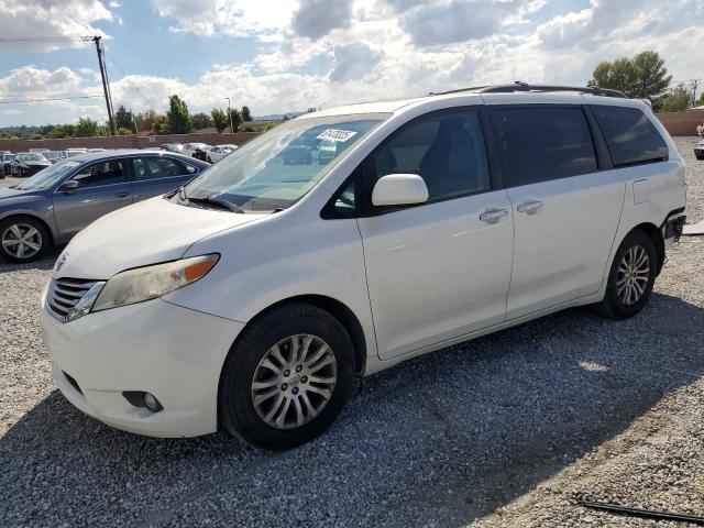 2015 TOYOTA SIENNA XLE, 