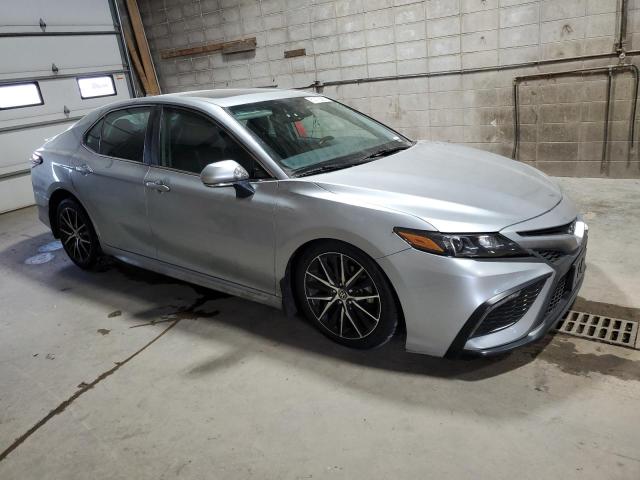 4T1T11AK2PU790139 - 2023 TOYOTA CAMRY SE NIGHT SHADE SILVER photo 4