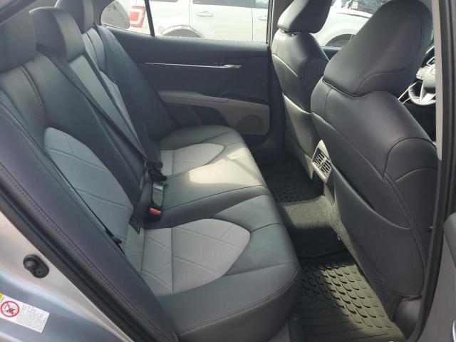 4T1B11HK0JU058066 - 2018 TOYOTA CAMRY L 银色 照片 10