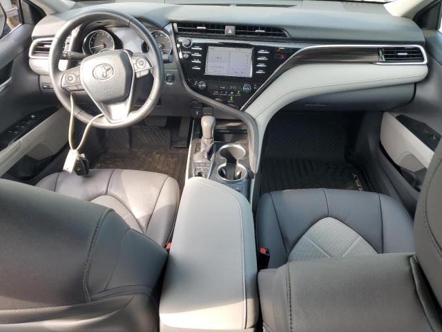 4T1B11HK0JU058066 - 2018 TOYOTA CAMRY L 银色 照片 8