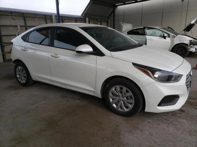 3KPC24A37KE039976 - 2019 HYUNDAI ACCENT SE WHITE photo 4