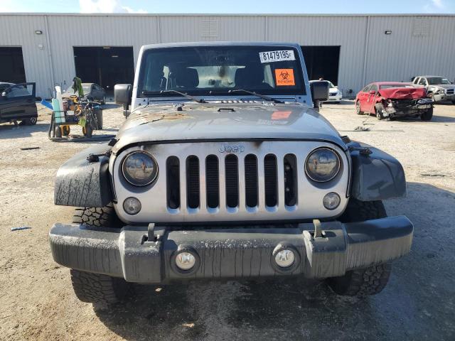 1C4BJWDG3HL503287 - 2017 JEEP WRANGLER U SPORT 银色 照片 5