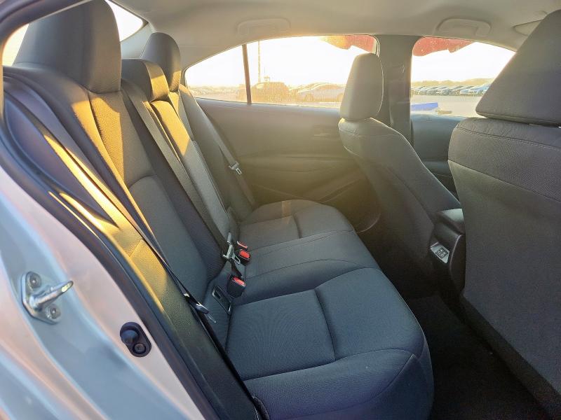 5YFB4MDE1RP194230 - 2024 TOYOTA COROLLA LE SILVER photo 10