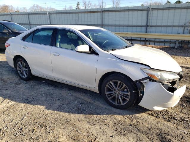 4T1BF1FK6HU454243 - 2017 TOYOTA CAMRY SE LE Beyaz fotoğraf 4