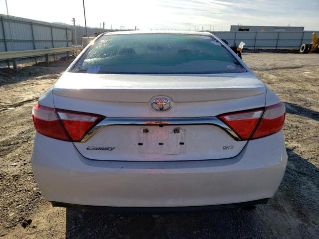 4T1BF1FK6HU454243 - 2017 TOYOTA CAMRY SE LE Beyaz fotoğraf 6
