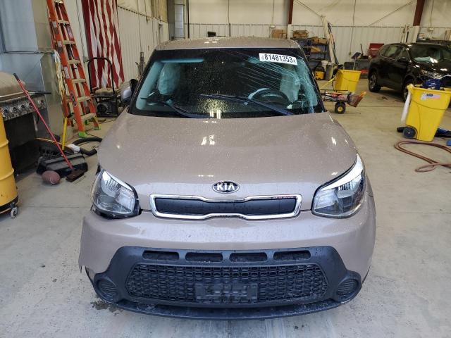 KNDJN2A21F7175682 - 2015 KIA SOUL BROWN photo 5