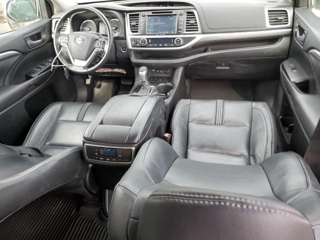 5TDJZRFH0JS541219 - 2018 TOYOTA HIGHLANDER SE فضي صورة 8