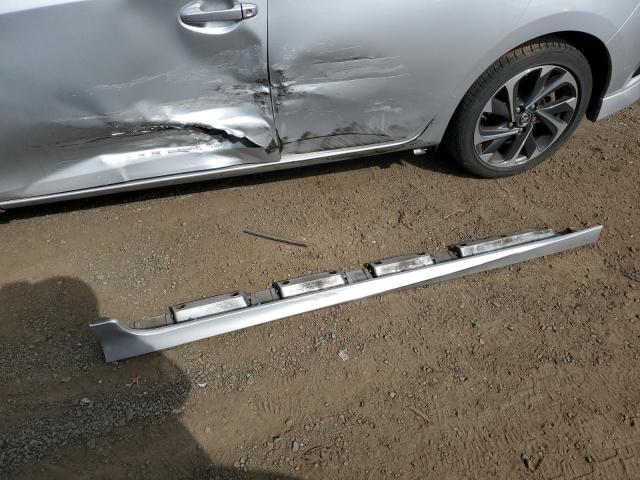 JTNKARJE4HJ545172 - 2017 TOYOTA COROLLA IM Silber Foto 12