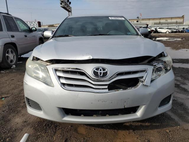 4T1BF3EK5AU102743 - 2010 TOYOTA CAMRY BASE SILVER photo 5