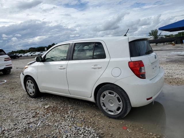 JTKKUPB46D1032725 - 2013 TOYOTA SCION XD WHITE photo 2