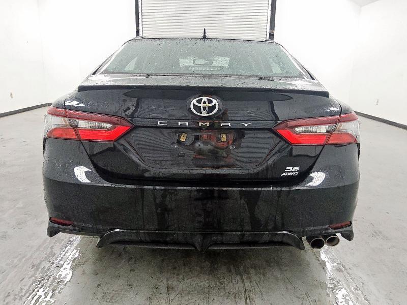 4T1T11BK8MU041209 - 2021 TOYOTA CAMRY SE შავი ფოტო 6