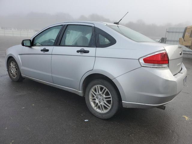 1FAHP3FN9AW256029 - 2010 FORD FOCUS SE SILVER photo 2