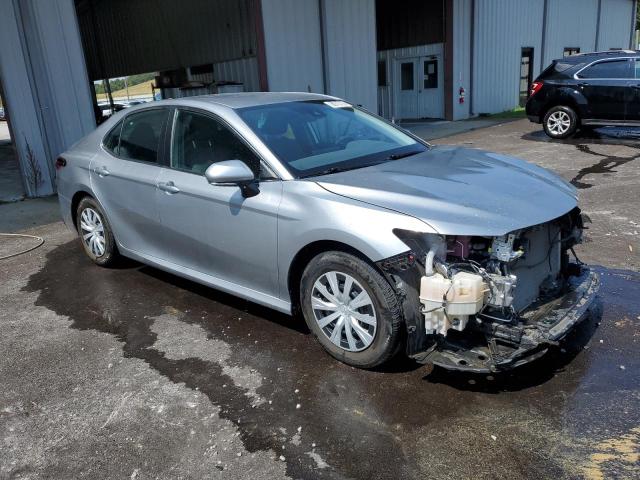 4T1C31AK5NU582117 - 2022 TOYOTA CAMRY LE ვერცხლისფერი ფოტო 4