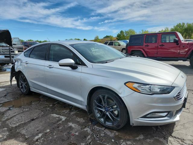 3FA6P0H74JR107924 - 2018 FORD FUSION SE 银色 照片 4