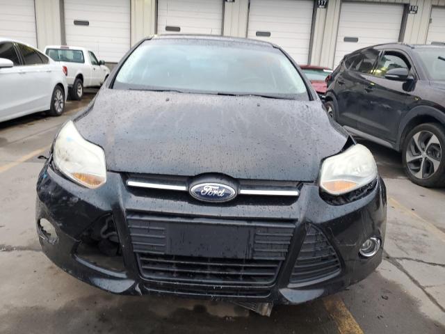 1FAHP3K23CL387117 - 2012 FORD FOCUS SE BLACK photo 5