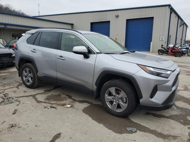 JTMRWRFV3ND162525 - 2022 TOYOTA RAV4 XLE GRAY photo 4