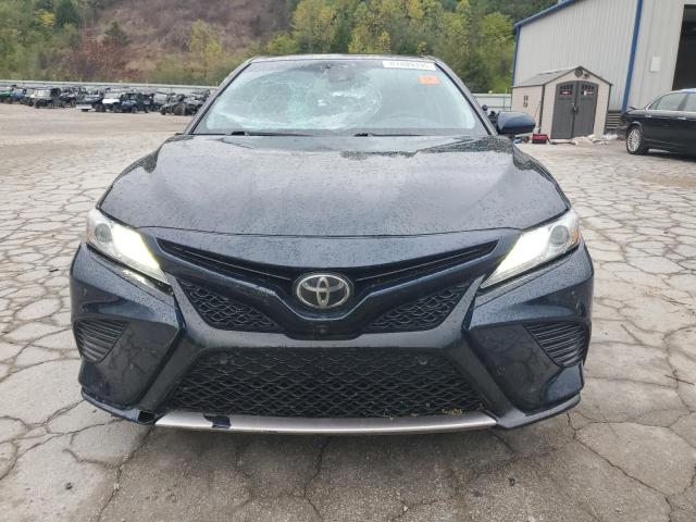 4T1BZ1HK7JU506764 - 2018 TOYOTA CAMRY XSE Grün Foto 5