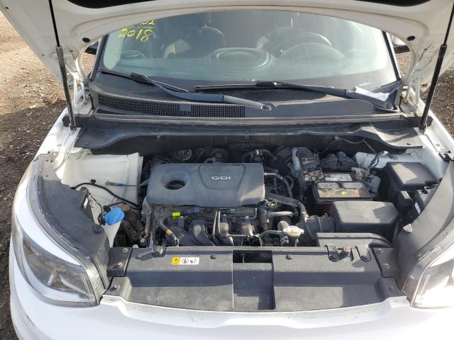 KNDJN2A25J7543564 - 2018 KIA SOUL WHITE photo 11