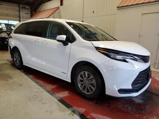 5TDKSKFC6MS040229 - 2021 TOYOTA SIENNA LE WHITE photo 4