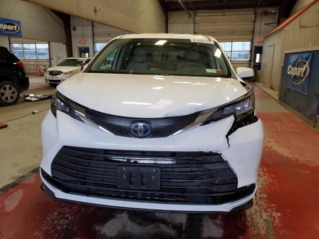 5TDKSKFC6MS040229 - 2021 TOYOTA SIENNA LE WHITE photo 5