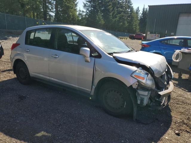 3N1BC13E37L381632 - 2007 NISSAN VERSA S Gümüş foto 4
