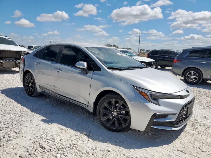 5YFS4MCE3SP229938 - 2025 TOYOTA COROLLA SE Серебристый фото 4