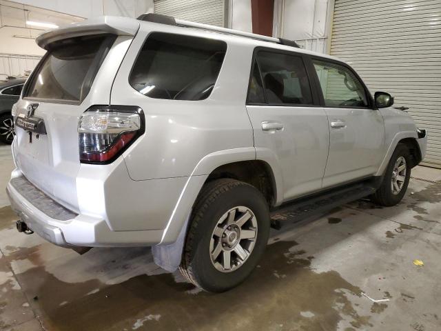 JTEBU5JR1E5200088 - 2014 TOYOTA 4RUNNER SR5 SILVER photo 3