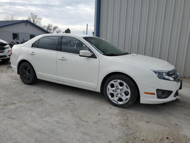 3FAHP0HA5BR221162 - 2011 FORD FUSION SE WHITE photo 4