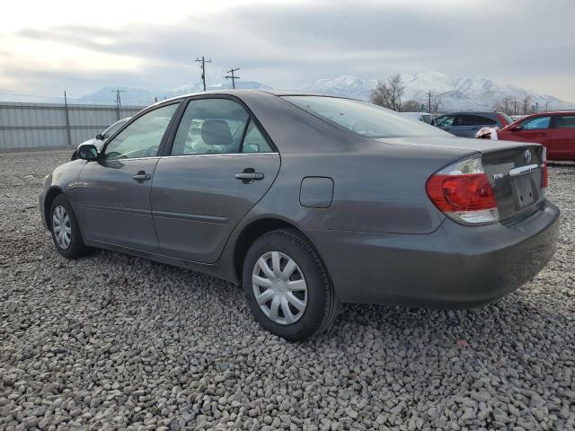 JTDBE32KX53024628 - 2005 TOYOTA CAMRY LE GRAY photo 2