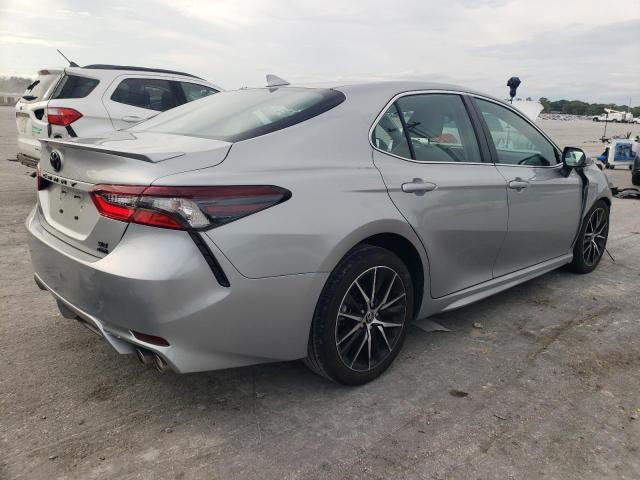 4T1G11BK1RU121234 - 2024 TOYOTA CAMRY SE NIGHT SHADE SILVER photo 3