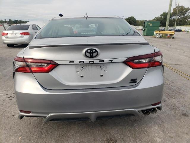 4T1G11BK1RU121234 - 2024 TOYOTA CAMRY SE NIGHT SHADE SILVER photo 6
