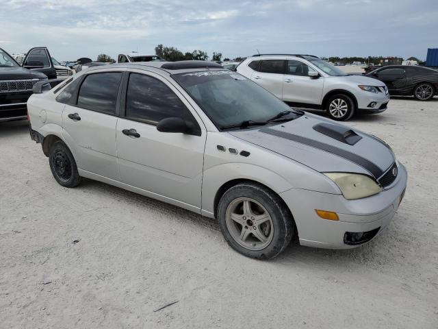 1FAFP34N97W192318 - 2007 FORD FOCUS ZX4 SILVER photo 4