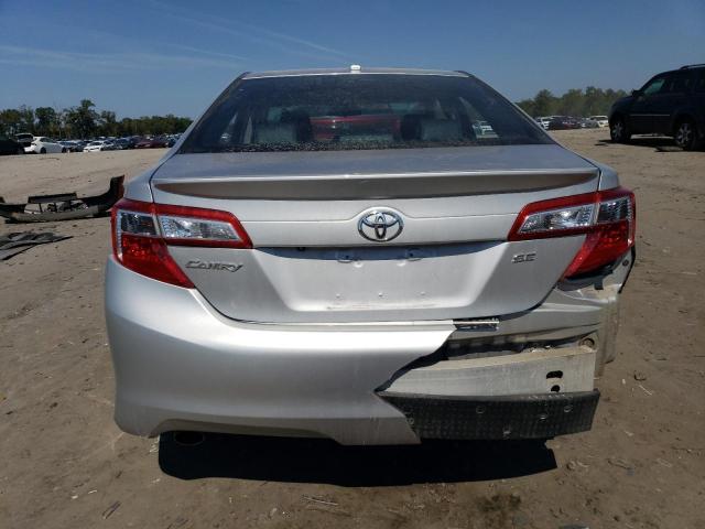 4T1BK1FK6EU027331 - 2014 TOYOTA CAMRY SE SILVER photo 6