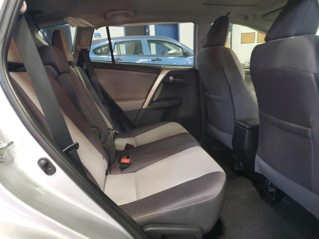 2T3RFREVXFW239798 - 2015 TOYOTA RAV4 XLE SILVER photo 11