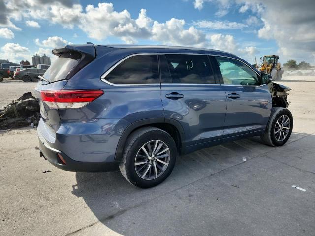 5TDKZRFH0JS286060 - 2018 TOYOTA HIGHLANDER SE Niebieski zdjęcie 3