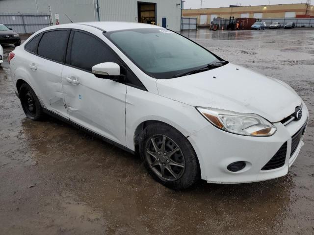 1FADP3F27EL231609 - 2014 FORD FOCUS SE WHITE photo 4