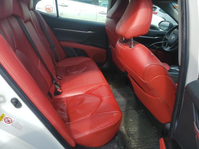 4T1B61HKXJU126522 - 2018 TOYOTA CAMRY XSE WHITE photo 10